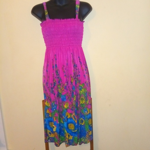 Beautiful relaxing yet elegant Sundress - Picture 3 of 4